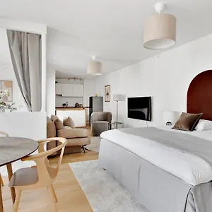 spacious-modern-1-bedroom-apartment-with-a-balcony-in.copenhagenhotelselect.com/