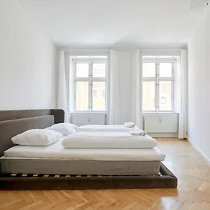 luxury-apartment-next-to-kings-garden-heart-of-copenhagen.copenhagenhotelselect.com/